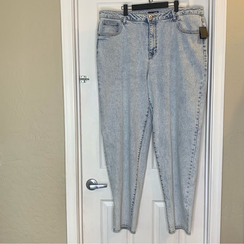 Fashion Nova Straight Leg Jeans Light Blue Wash Size 22 Inseam 33.5”